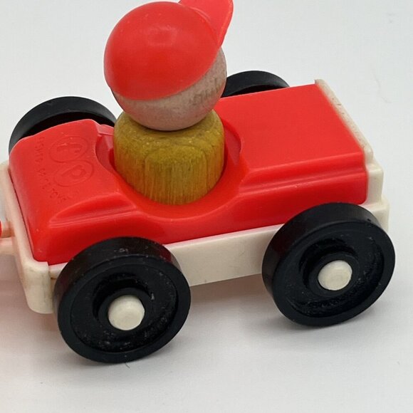Vintage 1968 Fisher Price Little People Wood Camper 686 Car Wooden Boy & Dog - Picture 8 of 16